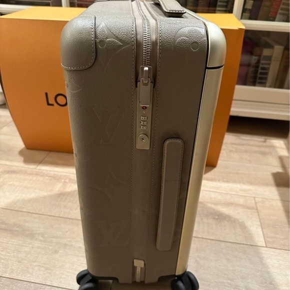 Beautiful suitcase excellent condition and ha little scattered - Picture 2 of 14